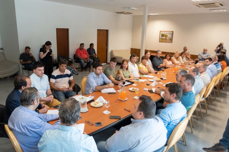 Llamosas junto a intendentes y jefes comunales del departamento Rio Cuarto proyectan acciones en conjunto