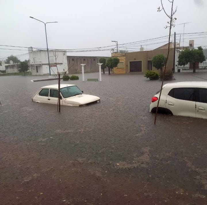 La fuerte tormenta provocó inundaciones en Santa Catalina-Holmberg