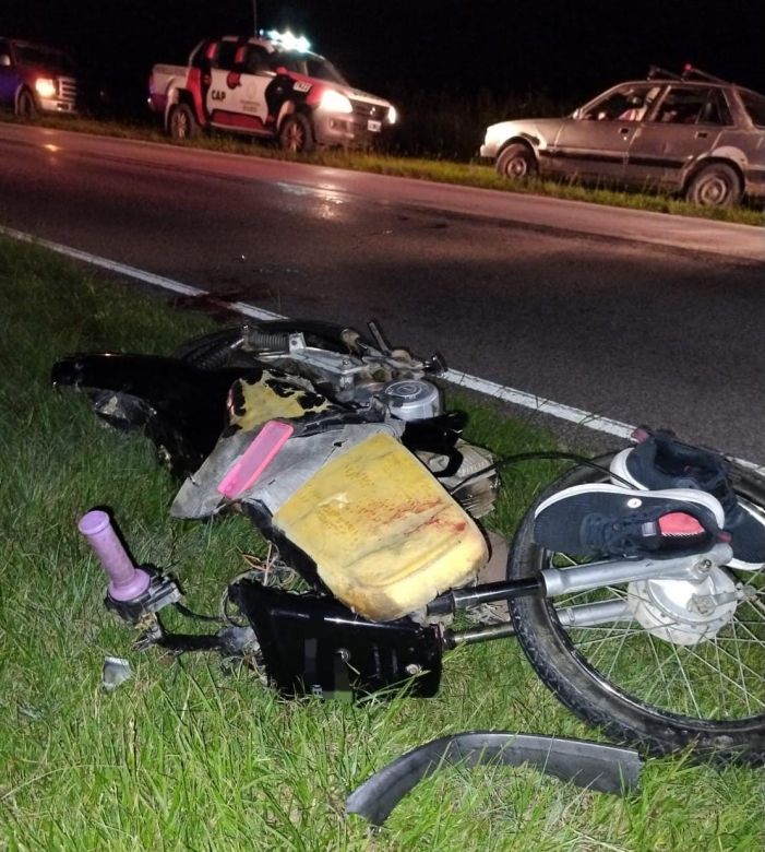 Grave accidente en Ruta E-86: Una moto colisionó contra una camioneta 