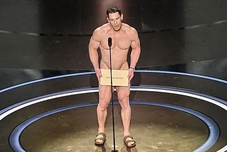 No iba desnudo: esto es lo que en realidad John Cena llevaba puesto debajo del sobre en los Oscar 