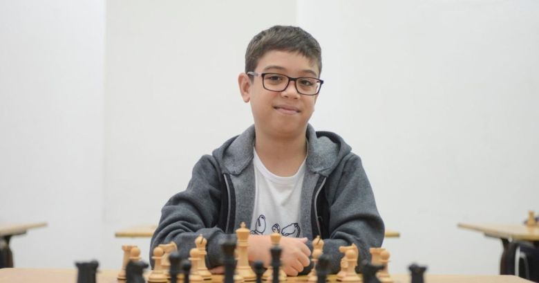 ¡Un prodigio argentino de 10 años le gana una partida a Carlsen!