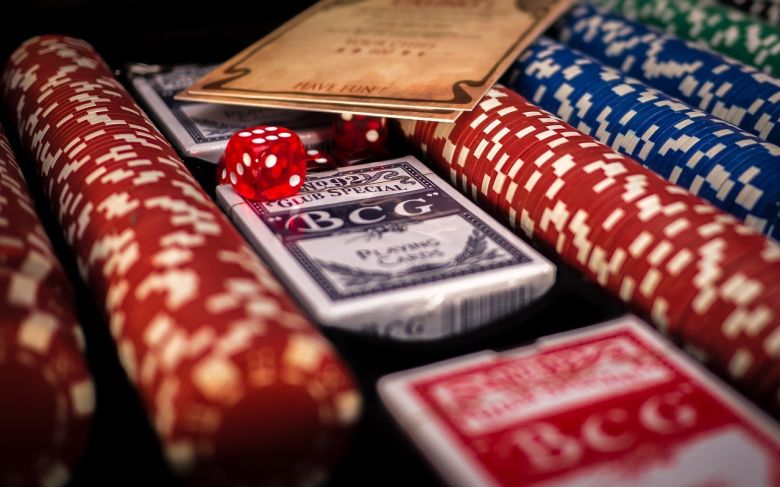 4 razones por las que el Blackjack sigue siendo uno de los juegos de cartas favoritos en casinos