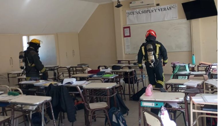 Córdoba: seis alumnos afectados por el estallido en un aula de un secundario de Laguna Larga