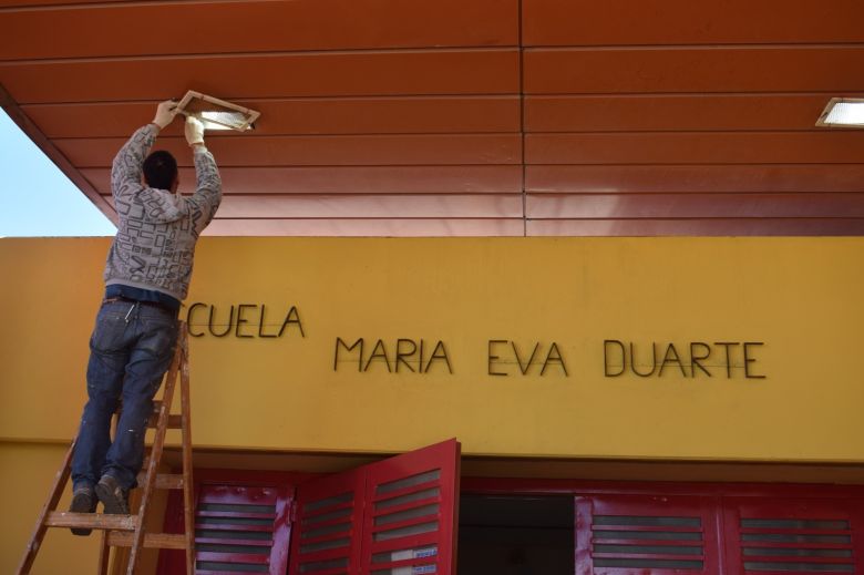 El Municipio realizó reparaciones en la Escuela María Eva Duarte y ya son 64 los edificios alcanzados