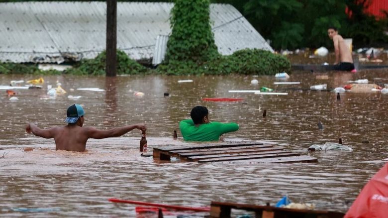 Se agravan las inundaciones en Brasil: hay 31 muertos, 74 desaparecidos y se rompió una represa