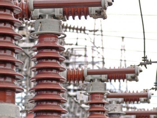 Generadoras de electricidad rechazaron la oferta del Gobierno de pagarles la deuda con bonos