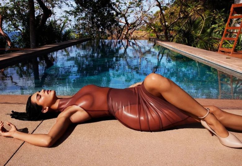 Casi al desnudo, Kendall Jenner se confesó para Vogue: “Tengo el síndrome del impostor”