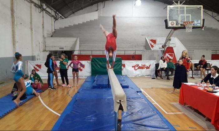 500 gimnastas brindaron un gran espectáculo en Central Argentino