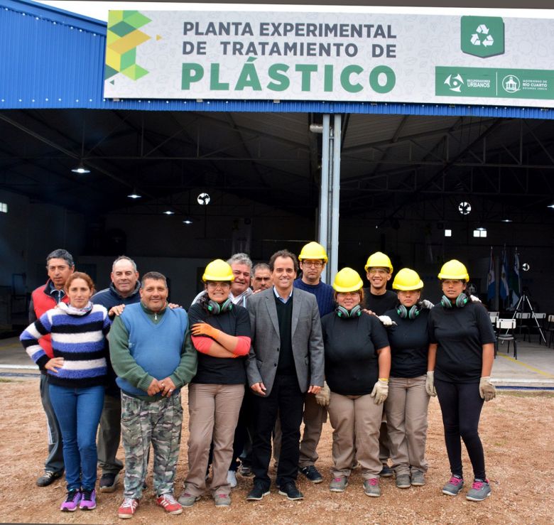 Llamosas inauguró la primera Planta de Reciclado de Residuos Plásticos