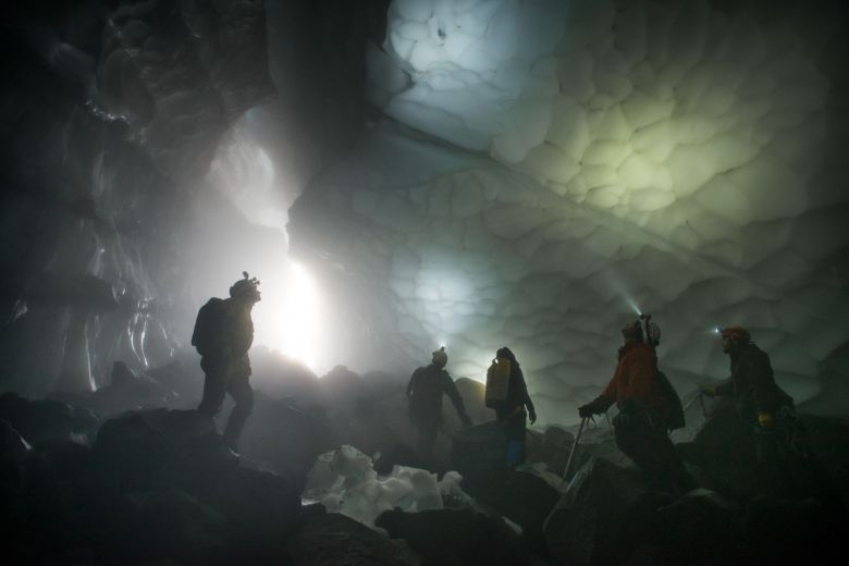 Cueva glaciar dentro del cráter del monte Santa Helena