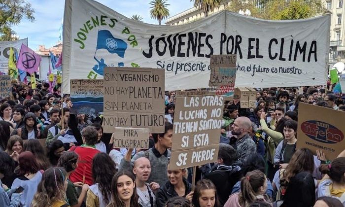 Marchan en ciudades del país en apoyo a la tercera huelga por el clima