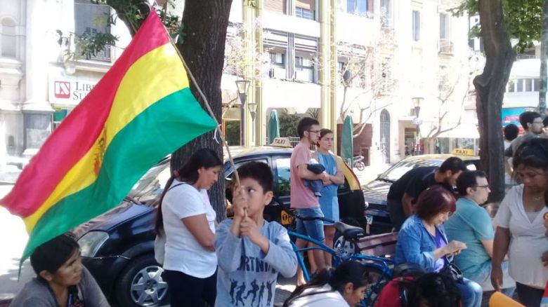 Distintos sectores repudiaron lo que consideran un golpe de Estado en Bolivia 