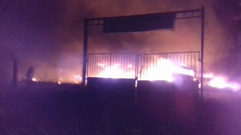 Grave incendio de doce colectivos en desuso de la TUS