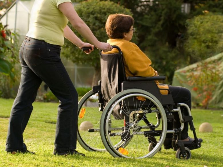 Personas con discapacidad: salidas breves, programadas según DNI y a no más de 500 metros