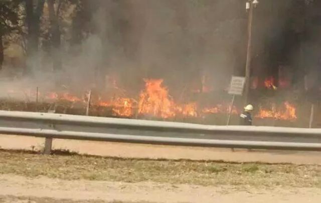 Intenso trabajo de los cuarteles de bomberos de Río Cuarto y la región por incendios de pastizales 
