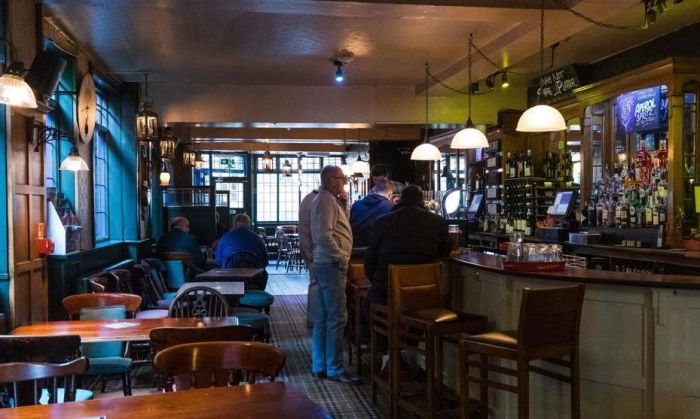 Vuelven a restringir la apertura de bares y restaurantes en Coronel Moldes