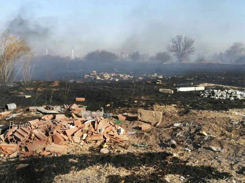 Momentos de zozobra vivieron los vecinos del barrio Alto Privado por un importante incendio de pastizales
