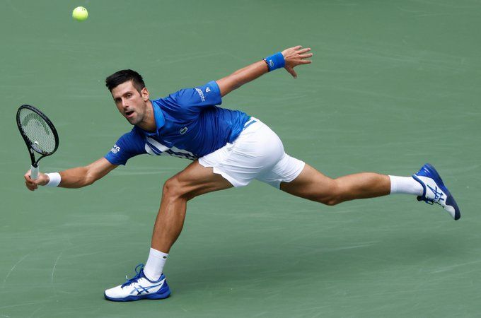 Novak Djokovic fue descalificado del US Open 