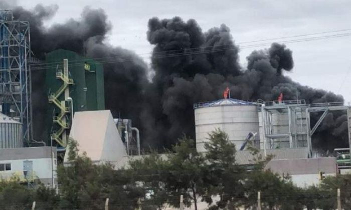 Bomberos combatieron un incendio en una planta de bioetanol en Villa María