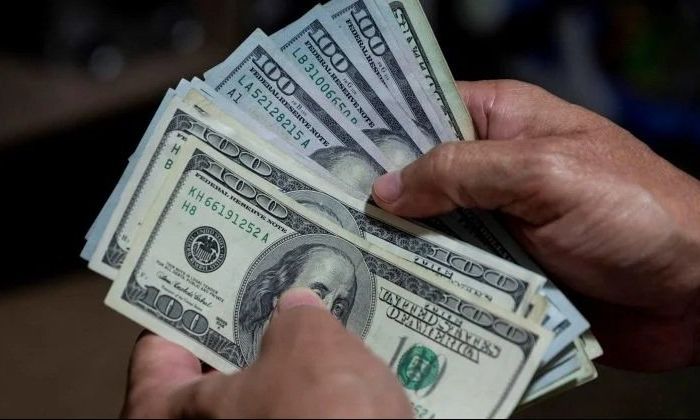 El dólar blue bajó a $187 y el Gobierno intenta frenar la suba de los dólares financieros
