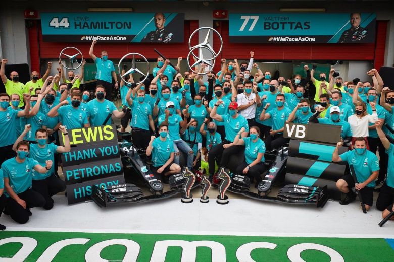 Hamilton le da el Campeonato de Constructores a Mercedes