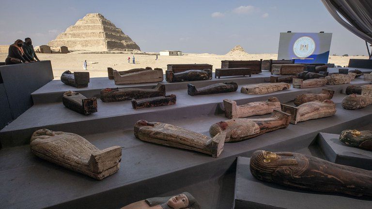 Impactante tesoro arqueológico: Egipto presentó más de 100 sarcófagos de 2.000 años de antigüedad en perfecto estado de conservación