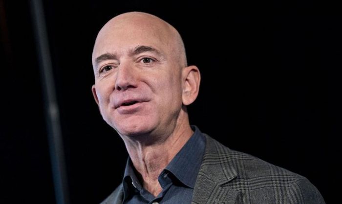 Jeff Bezos anunció que cederá su puesto como CEO de Amazon