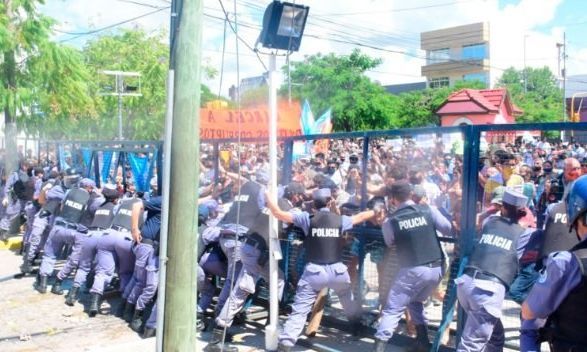 Graves incidentes y heridos en Formosa en una protesta contra la vuelta a la Fase 1 de cuarentena