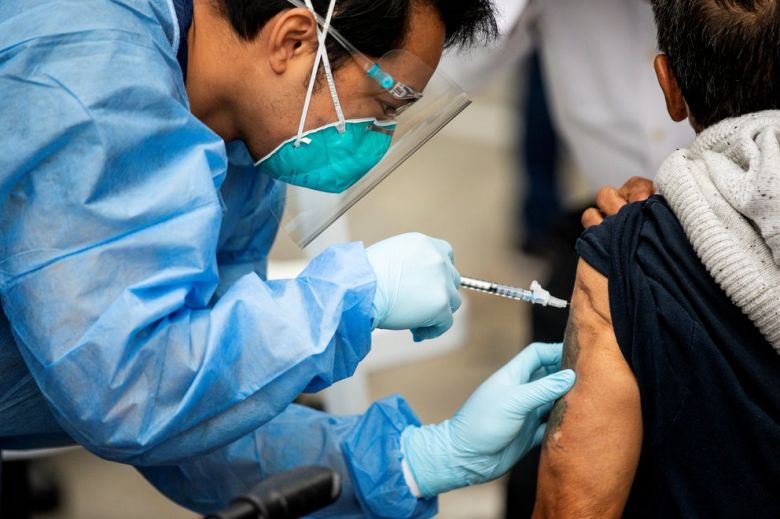Estados Unidos ya aplicó más de 93 millones de dosis de la vacuna contra el coronavirus y logró inmunizar al 10% de su población
