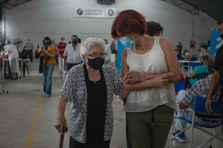 Con 102 años, una riocuartense es la persona de mayor edad de la provincia en recibir la vacuna