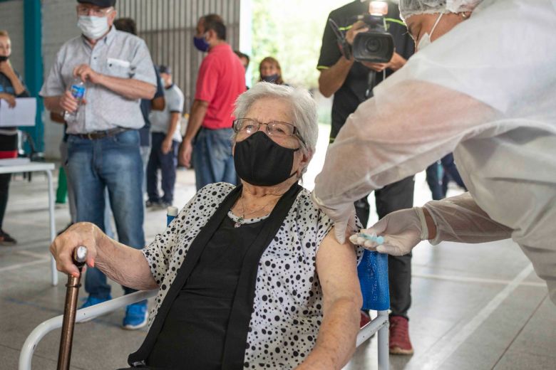 Con 102 años, una riocuartense es la persona de mayor edad de la provincia en recibir la vacuna