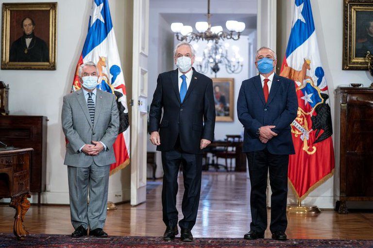El ministro de Salud de Chile dijo que el 80 por ciento de la población estará vacunada para fines de junio