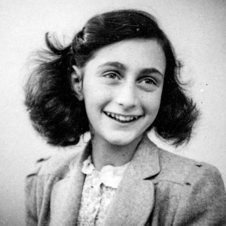 Los días de Anna Frank en “la casa de atrás”: el horror del nazismo, el primer amor y su muerte en un campo de exterminio