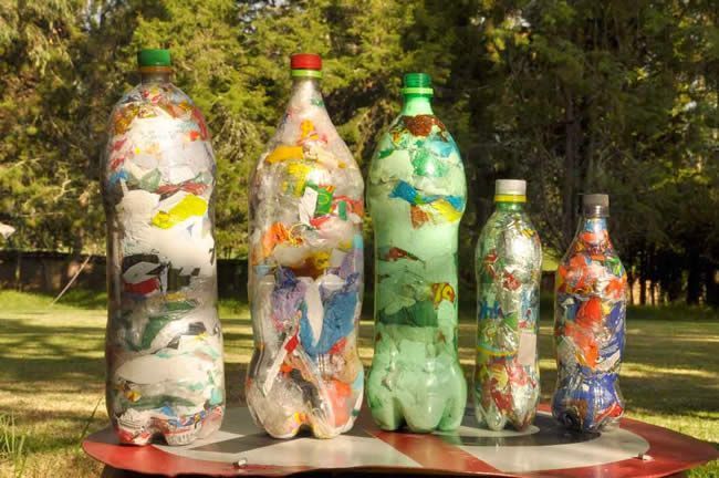 La fundación Ecoladrillos hizo dos salones comunitarios con botellas de plástico durante la pandemia