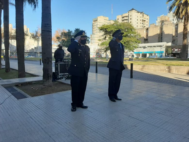 Día de la Bandera: el Municipio realizó un homenaje al personal de la salud