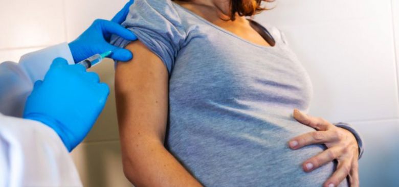 La Provincia actualizó los requisitos de vacunación a embarazadas contra el Covid-19