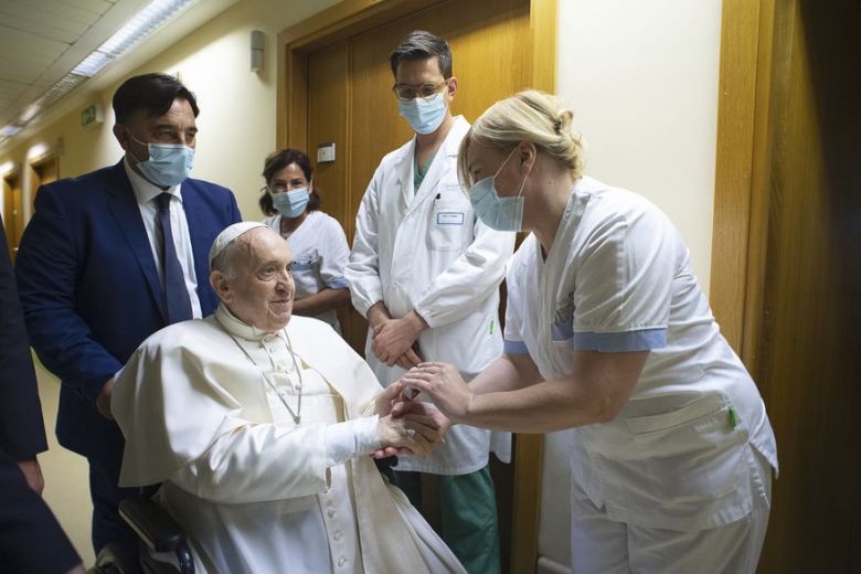 Dieron de alta al papa Francisco, a diez días de su operación de colon