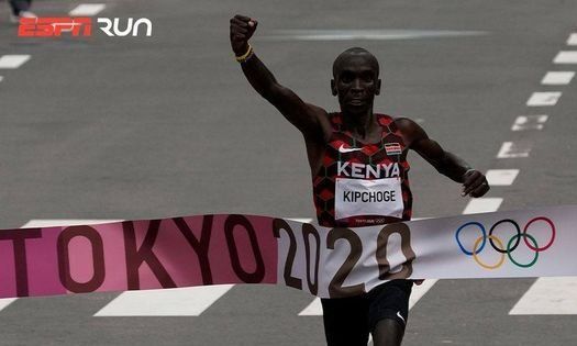  El keniata Eliud Kipchoge ganó nuevamente  el grán maratón 
