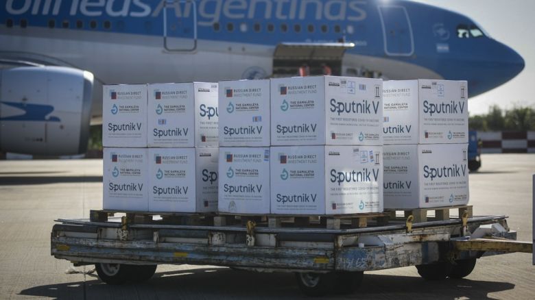 Partió un nuevo vuelo de Aerolíneas Argentinas en busca de vacunas Sputnik V