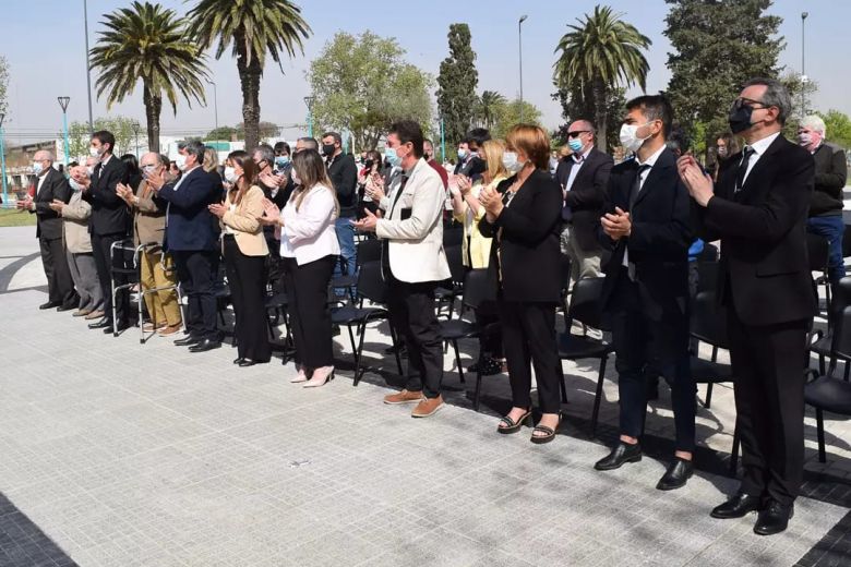 "La plaza de todos": Vicuña Mackenna dejó inaugurada la refacción de su plaza principal 