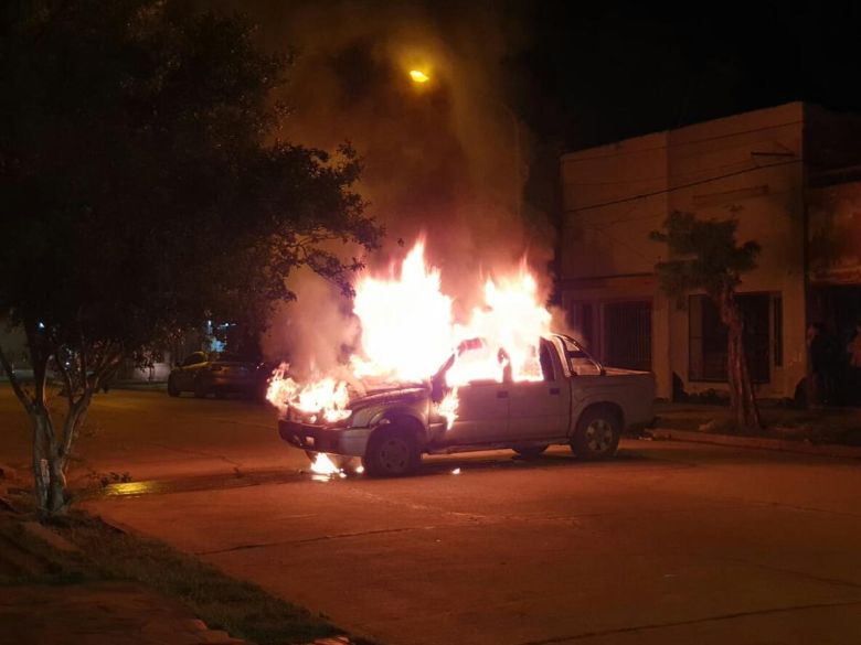 Incendio de un vehículo en Vicuña Mackenna