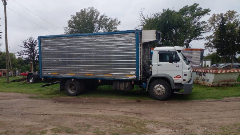 Robaron un camión con 7000 kilogramos de carne de un frigorífico de Río Cuarto