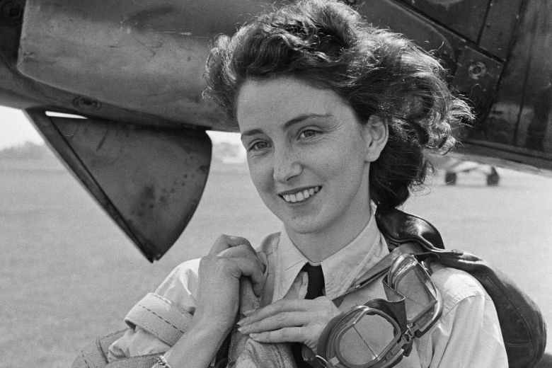 Una argentina contra los Nazis: nació en Quilmes pero su pasión por volar la llevó a la guerra y a ser “Chica de tapa”
