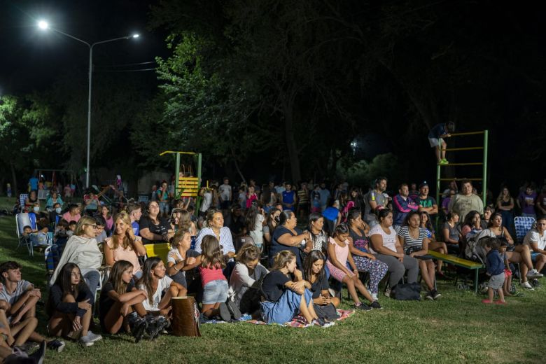 Cultura Barrial: exitosa presentación en la Plaza del Lago Villa Dalcar