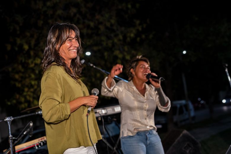 Natalia De La Sota cantó junto a Deolinda Sosa en el ciclo cultura barrial