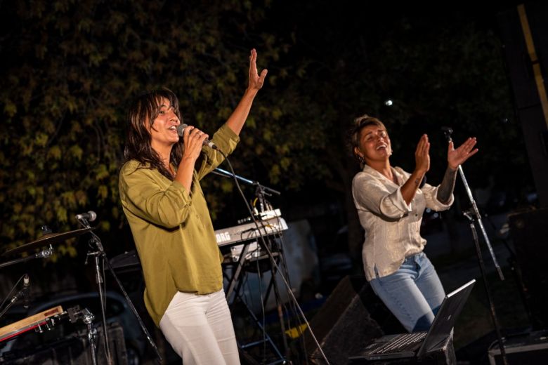 Natalia De La Sota cantó junto a Deolinda Sosa en el ciclo cultura barrial