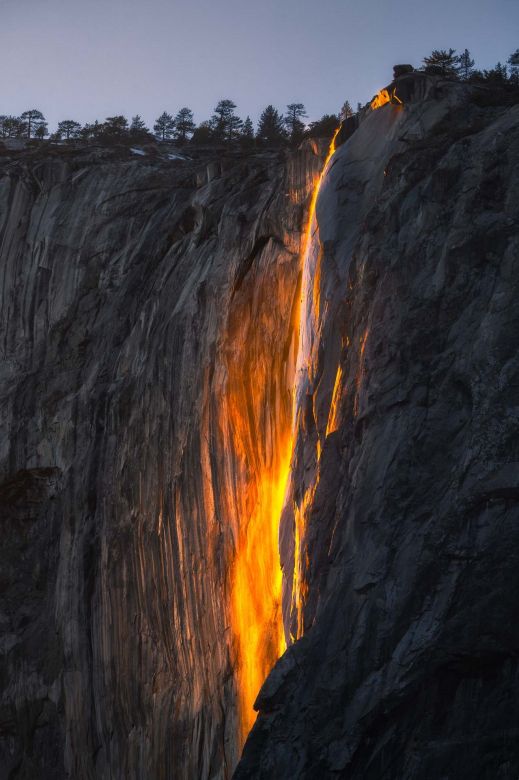 La cascada de fuego es uno de los espectáculos naturales más impresionantes del Parque Nacional de Yosemite