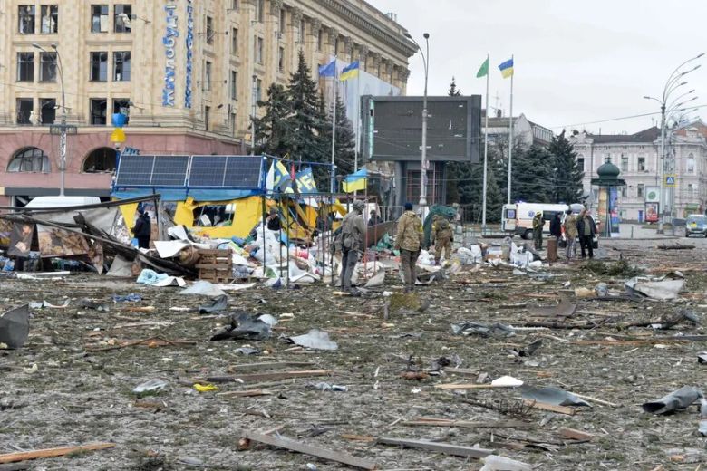 Polvo, escombros y muerte: el violento bombardeo a Kharkiv que anticipa lo que puede pasar en otras ciudades de Ucrania