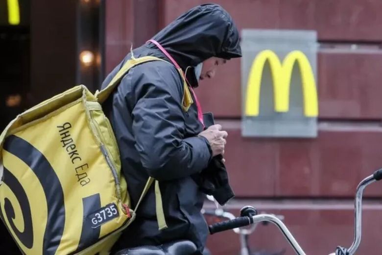 Invasión a Ucrania: el cierre de McDonalds desató un caos en Rusia y cobran fortunas por los últimos combos vendidos