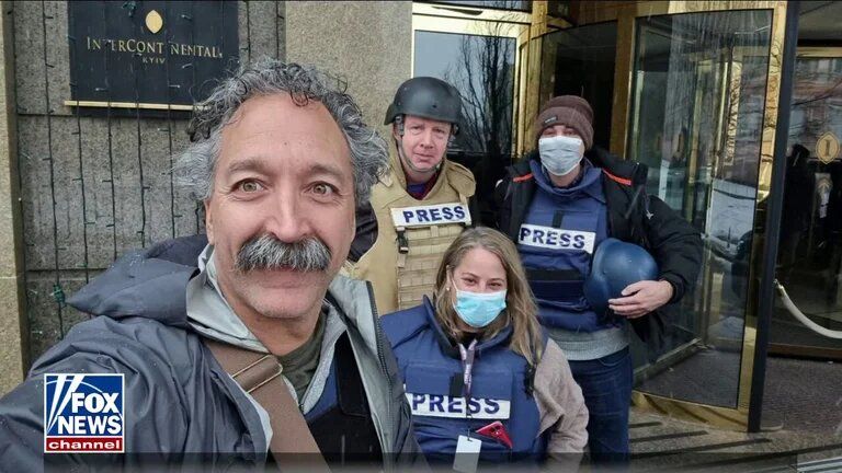 Un camarógrafo de Fox News murió de un disparo en las afueras de Kiev mientras cubría la invasión de Rusia